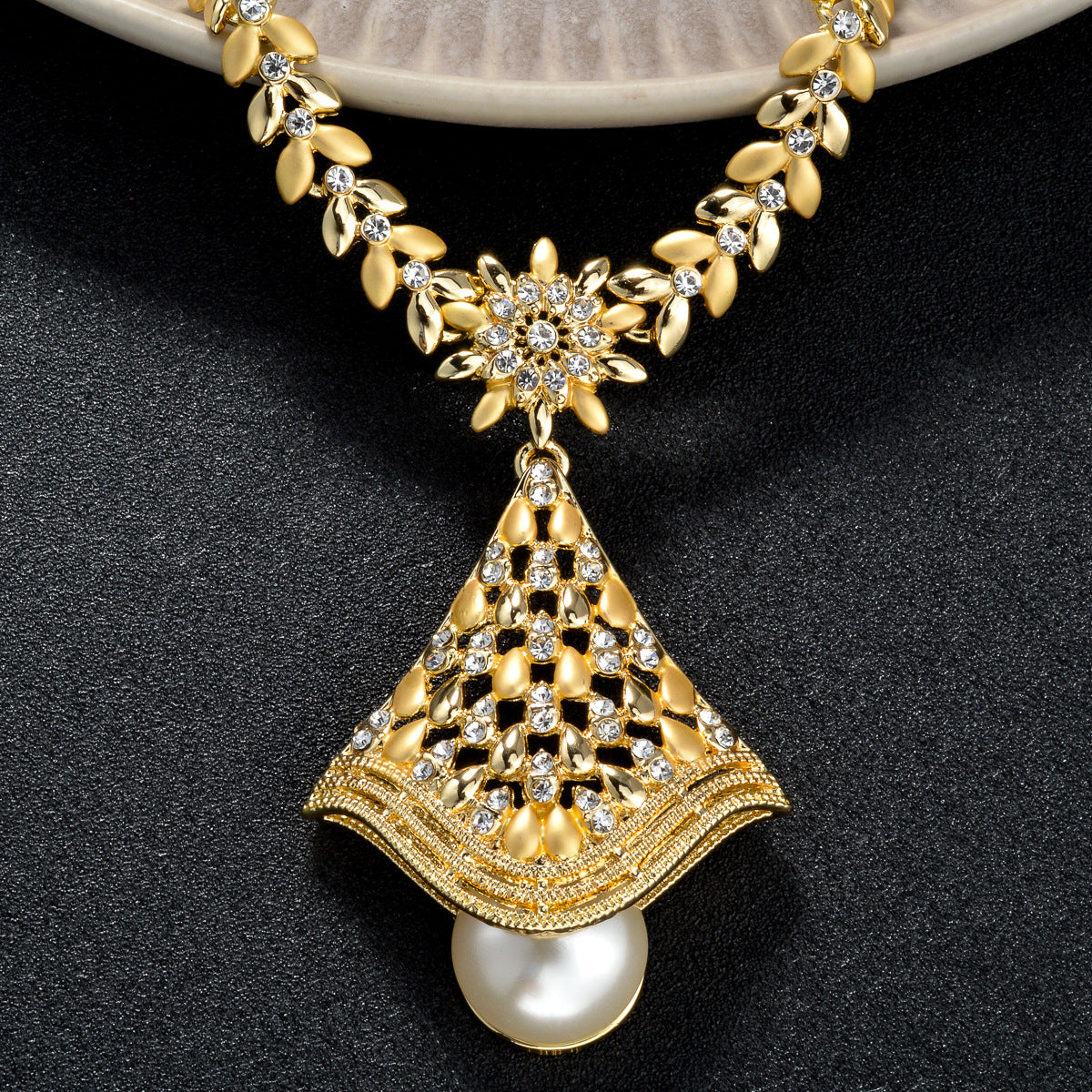 Jewelry 18k Gold-Plated Leaf Necklace